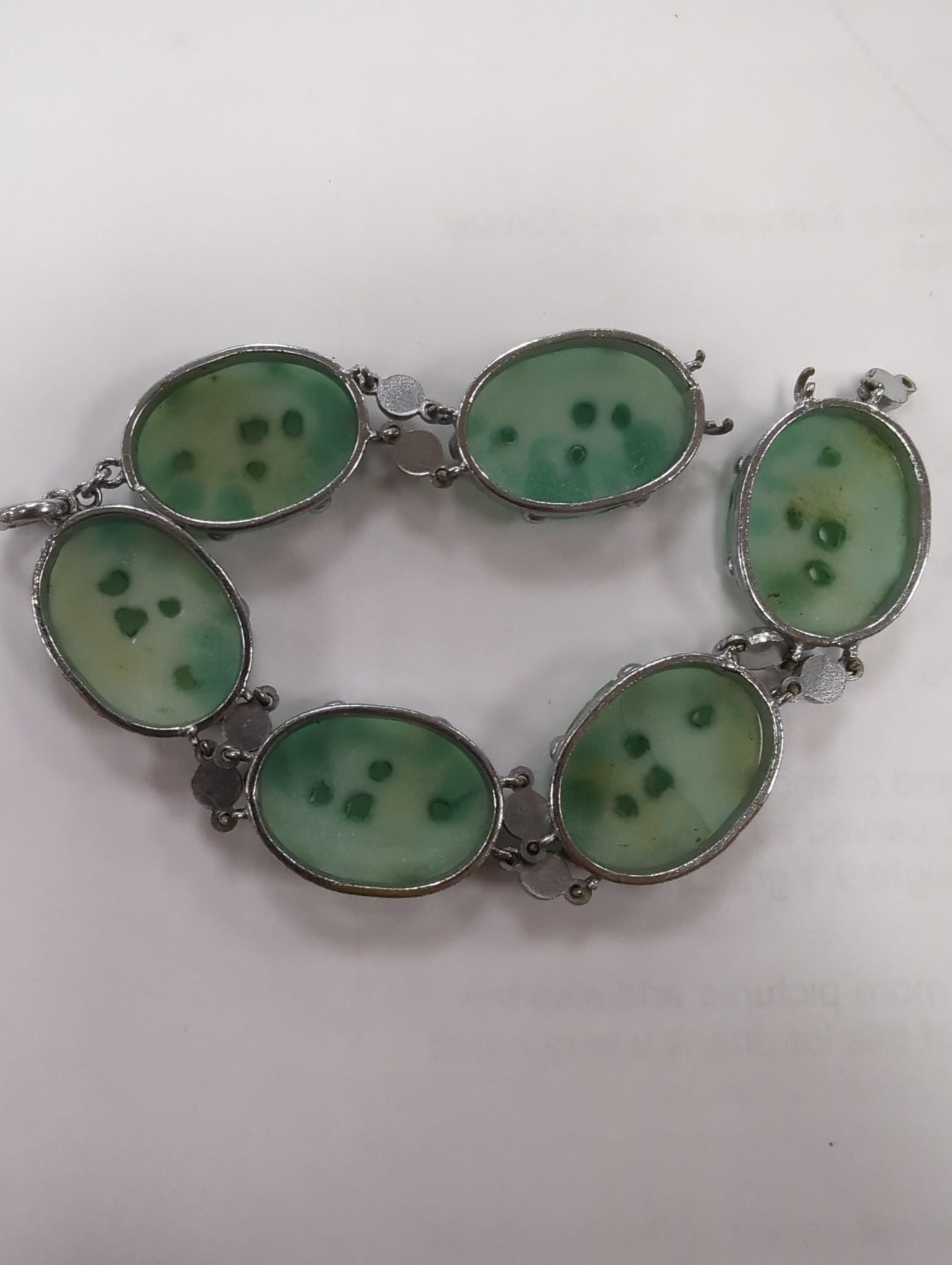 A mixed collection of mainly Chinese jade, simulated jade or hardstone jewellery, including pendant, etc.